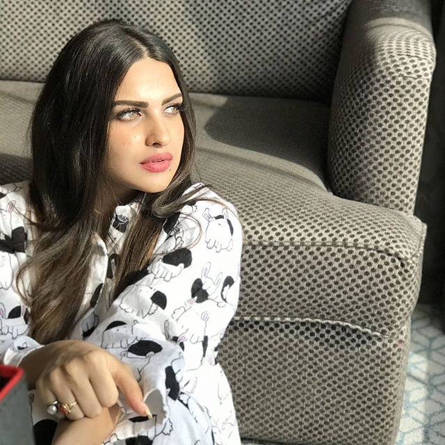 himanshi khurana