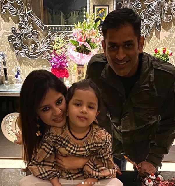 ms dhoni with family