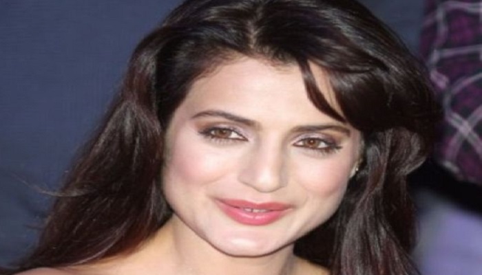 Today is the birthday of actress Ameesha Patel, Fans Gives ...