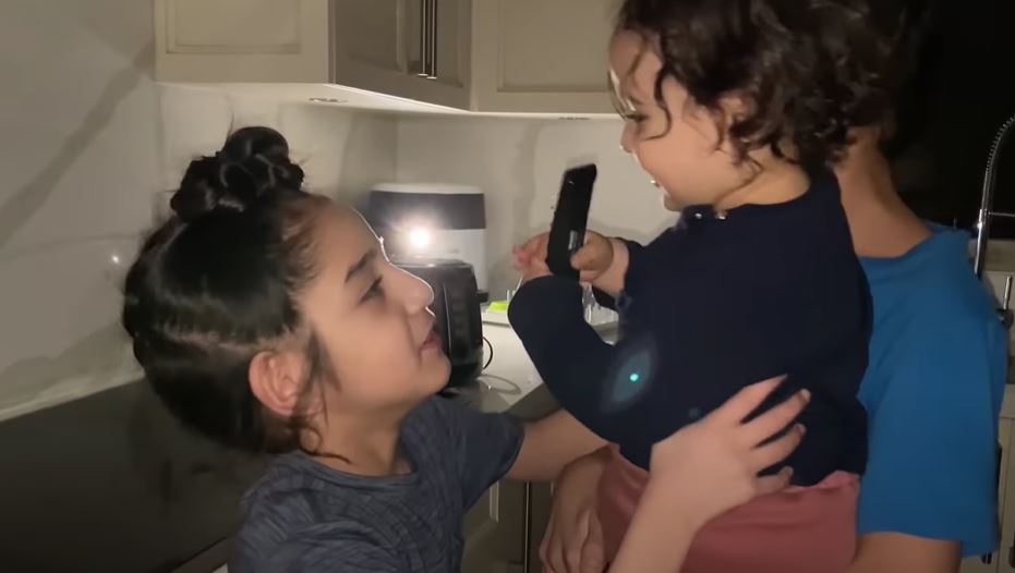 inside image of shinda with brothers