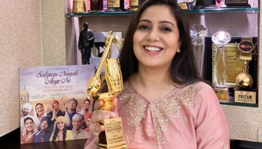 inside pic of bollywood singer harshdeep kaur