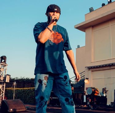 inside image of yo yo honey singh birthday boy