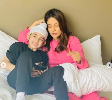 new pic of shehnaaz gill and shinda grewal