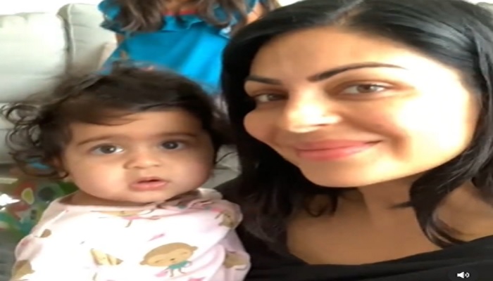 Neeru With Daughter