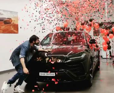 inside image of kartik aryan new car