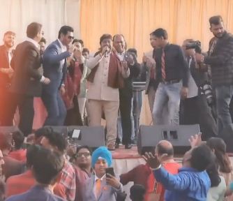 sardool ji singing song with harbhajan mann