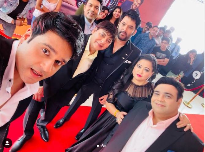 kapil sharma with his team