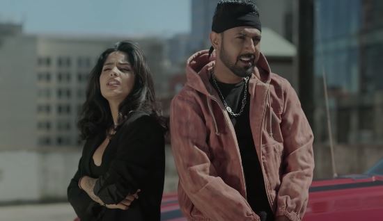 inside image of singer gippy grewal harthyar 2