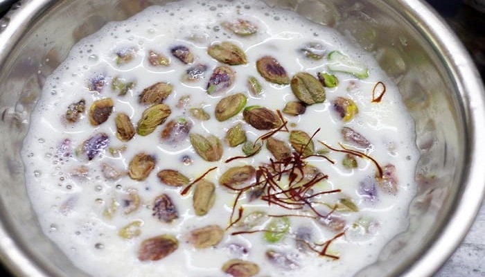 pistachio-milk,,,,-min