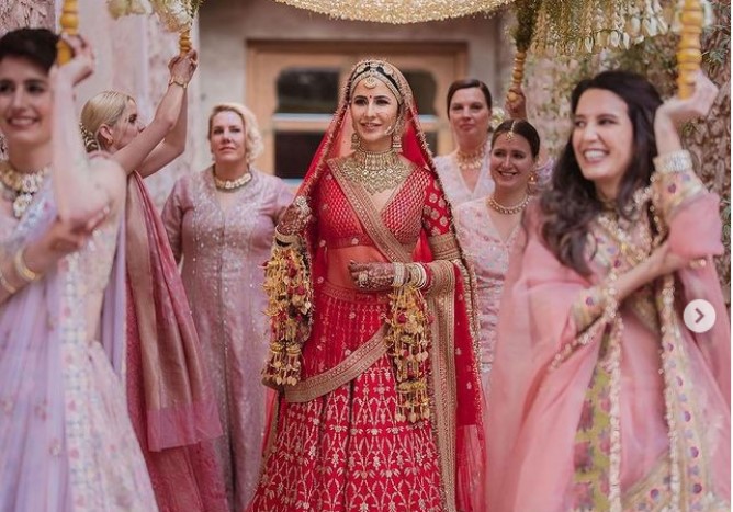 katrina kaif wedding pic with sis