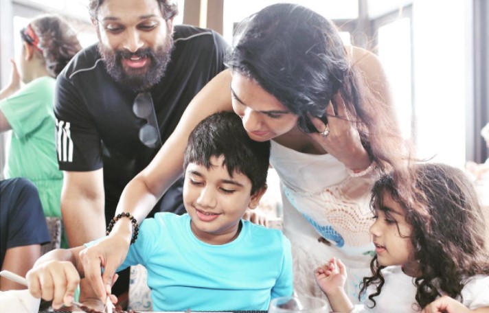 actor allu arjun with family