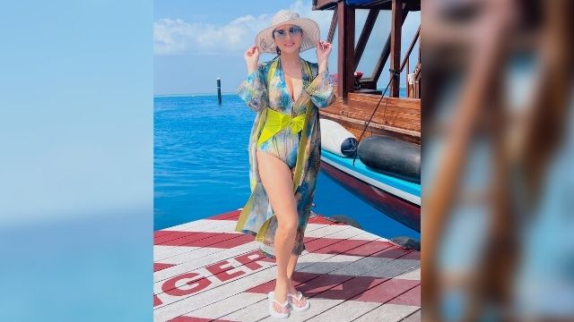 Sunny Leone flaunts her curves in latest photos from Maldives vacation; see pics