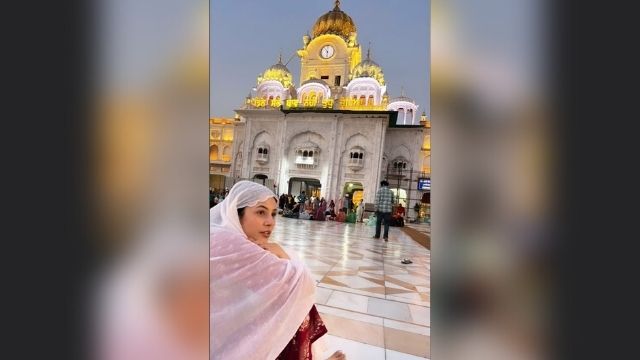 Amritsar: Shehnaaz Gill pays obeisance at Golden Temple