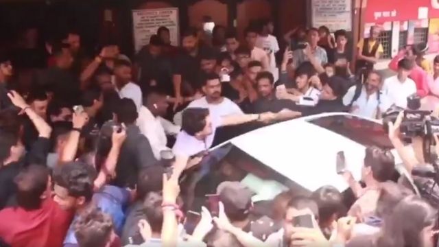 Tiger Shroff gets mobbed in Mumbai during Heropanti 2 promotions