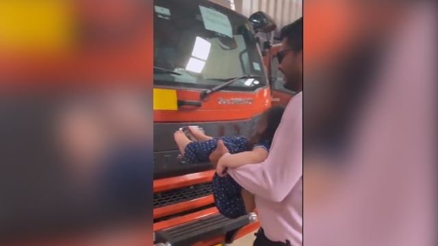 Viral: Little girl blesses new vehicles with her footprints, people say, 'Betiyan are blessings'