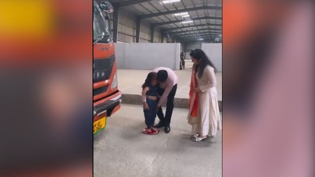 Viral: Little girl blesses new vehicles with her footprints, people say, 'Betiyan are blessings'