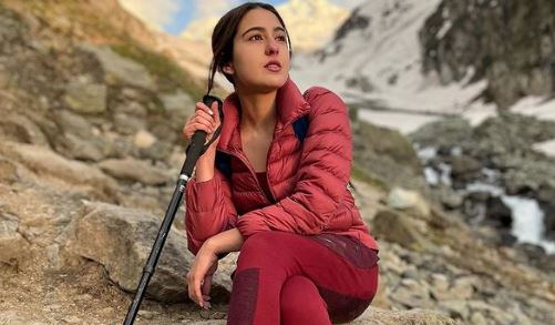 inside image of sara ali khan at kashmir