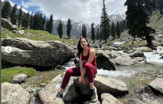 kashmir sara ali khan