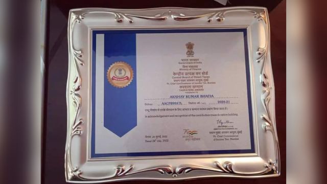 Akshay Kumar becomes 'highest taxpayer' in India, gets honoured by Income Tax department