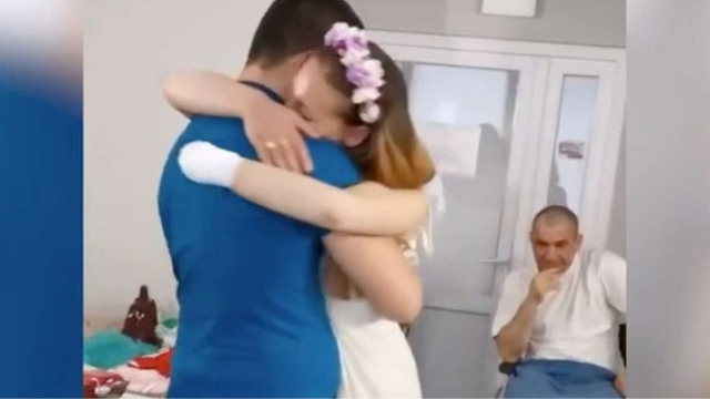 Ukraine's nurse, who lost her legs due to Russian landmine, gets married in hospital 