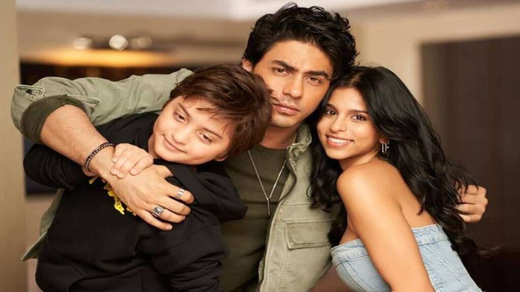 aaryan khan with sibling-min