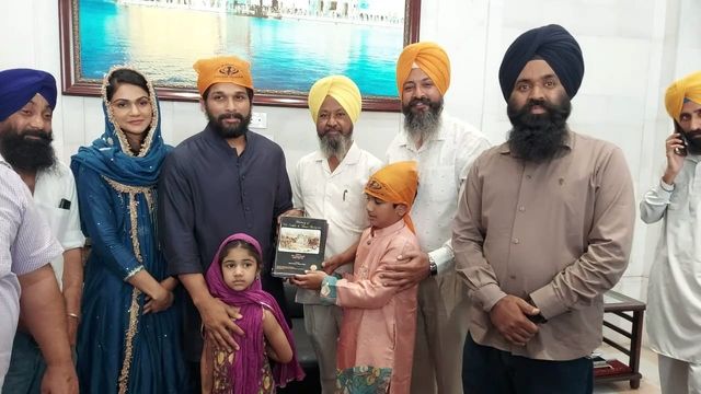 'Pushpa' star Allu Arjun pays obeisance at Golden Temple in Amritsar